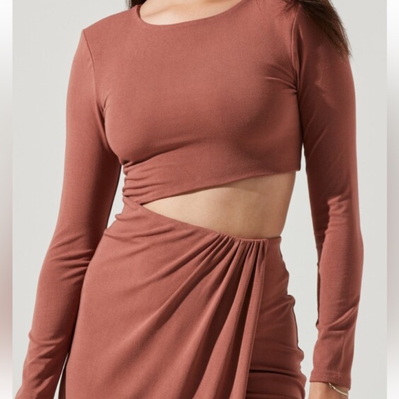 ASTR THE LABEL WESTWOOD LONG SLEEVE SIDE CUTOUT MIDI DRESS IN BROWN SIZE SMALL. - Picture 3 of 10